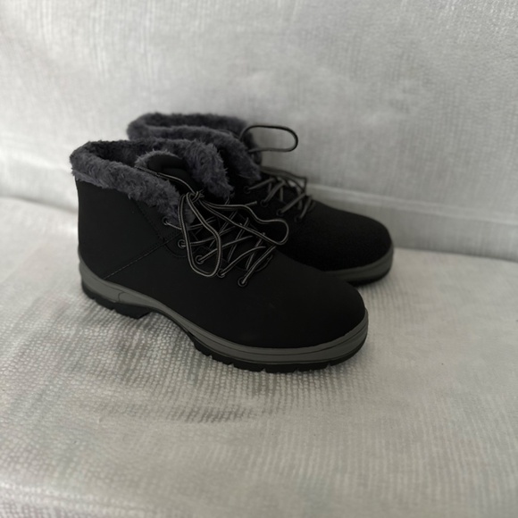 Carenurse, (NEW) men’s faux fur lined boot, size 10 - Picture 2 of 8